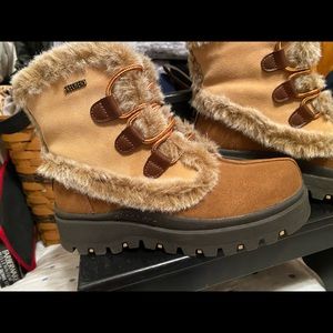 SKECHERS Women’s Sz 7 Outdoor Suede/Fur Boots